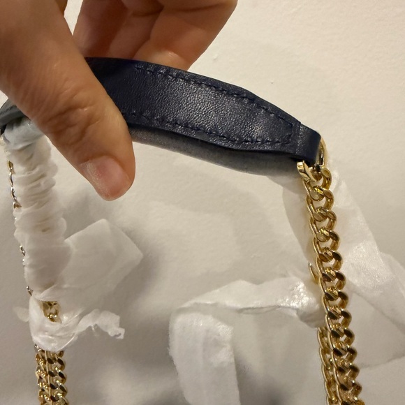 NWT Ralph Lauren Lauren Navy Sophee Woven Shoulder Bag with Gold Chain - Picture 4 of 9